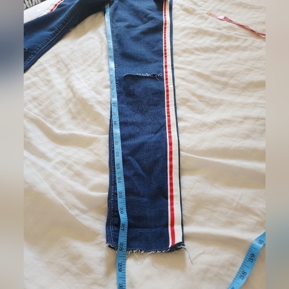 Zara High-Rise Racer Stripe Frayed Raw Hem Jeans size 6 NWT - Picture 6 of 8